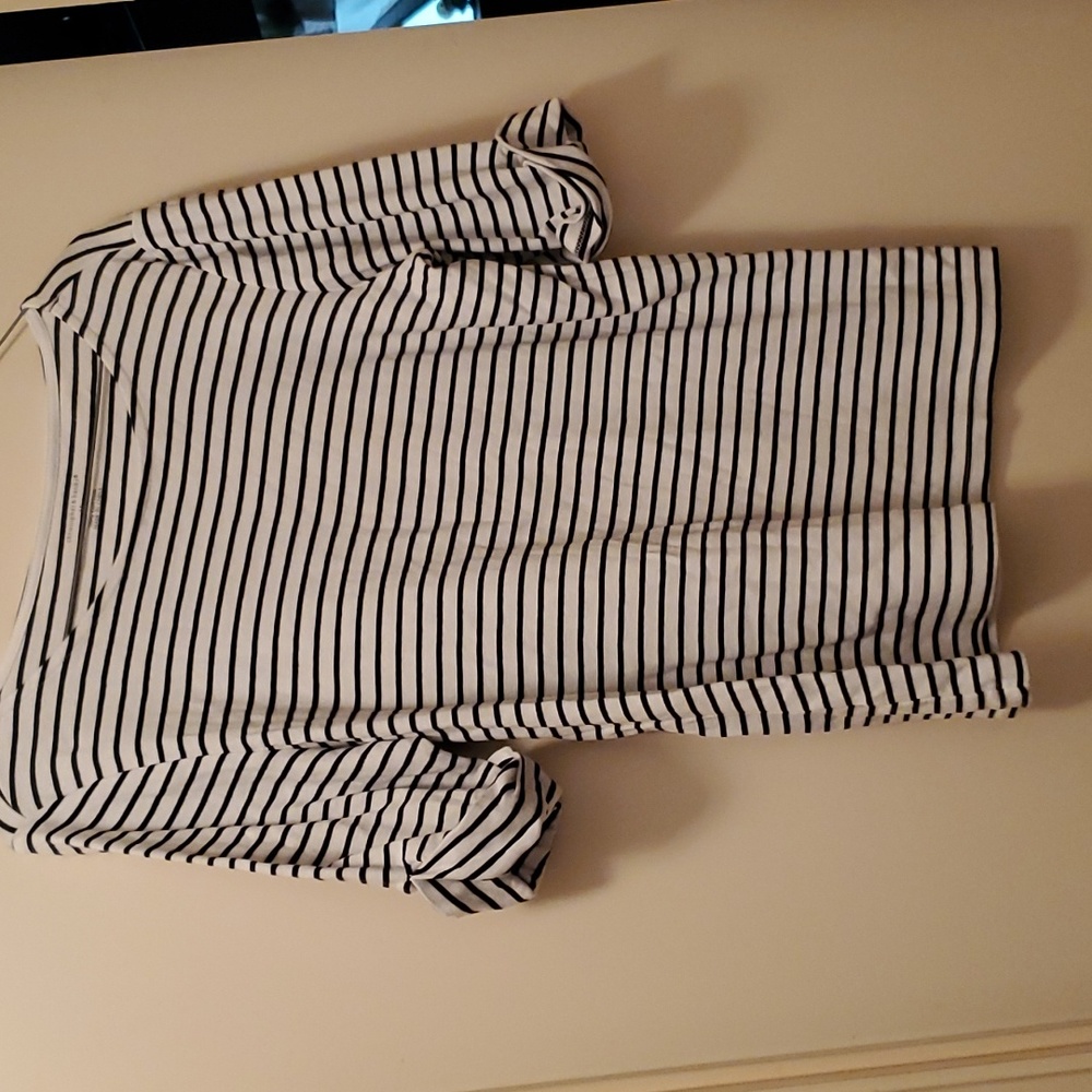 Short sleeve top
